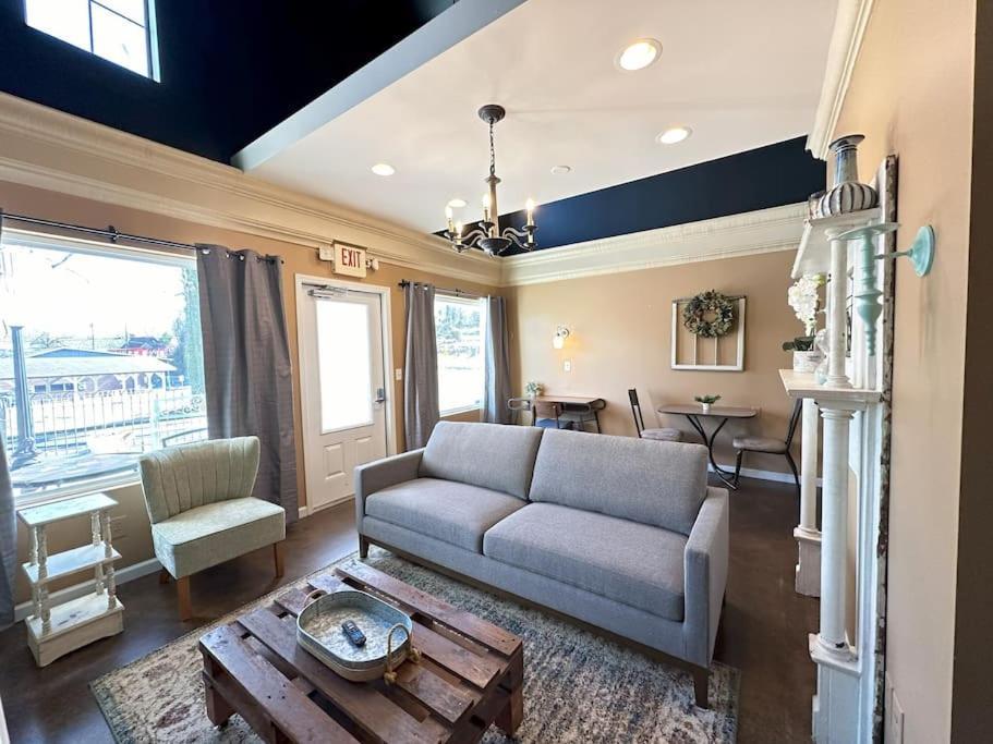 Haven At Hazel~Downtown Loft Apartamento Demorest Exterior foto