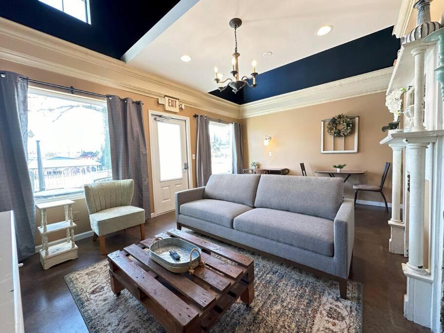 Haven At Hazel~Downtown Loft Apartamento Demorest Exterior foto